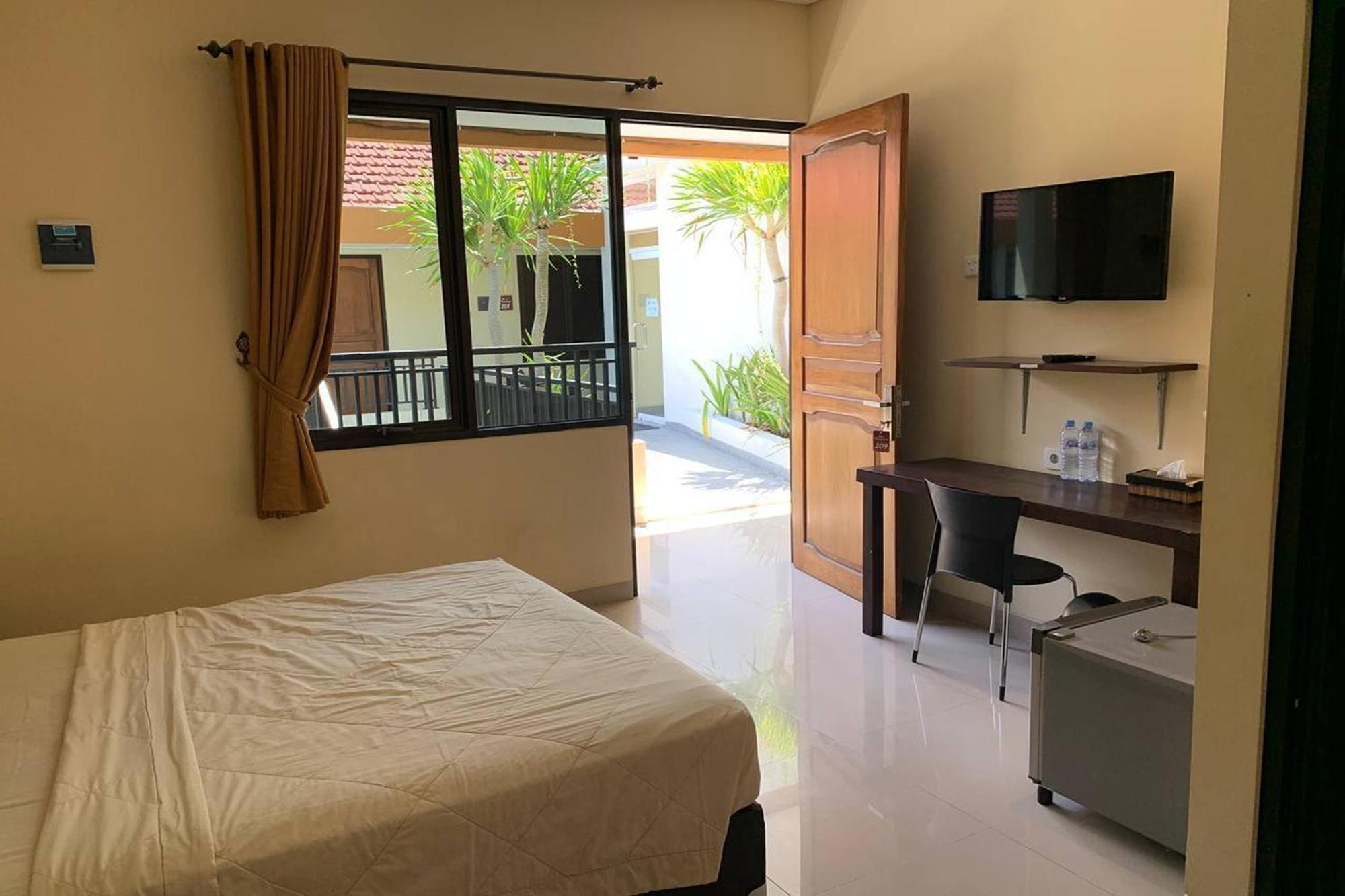 Dee Mansion Hotel Denpasar  Exterior photo
